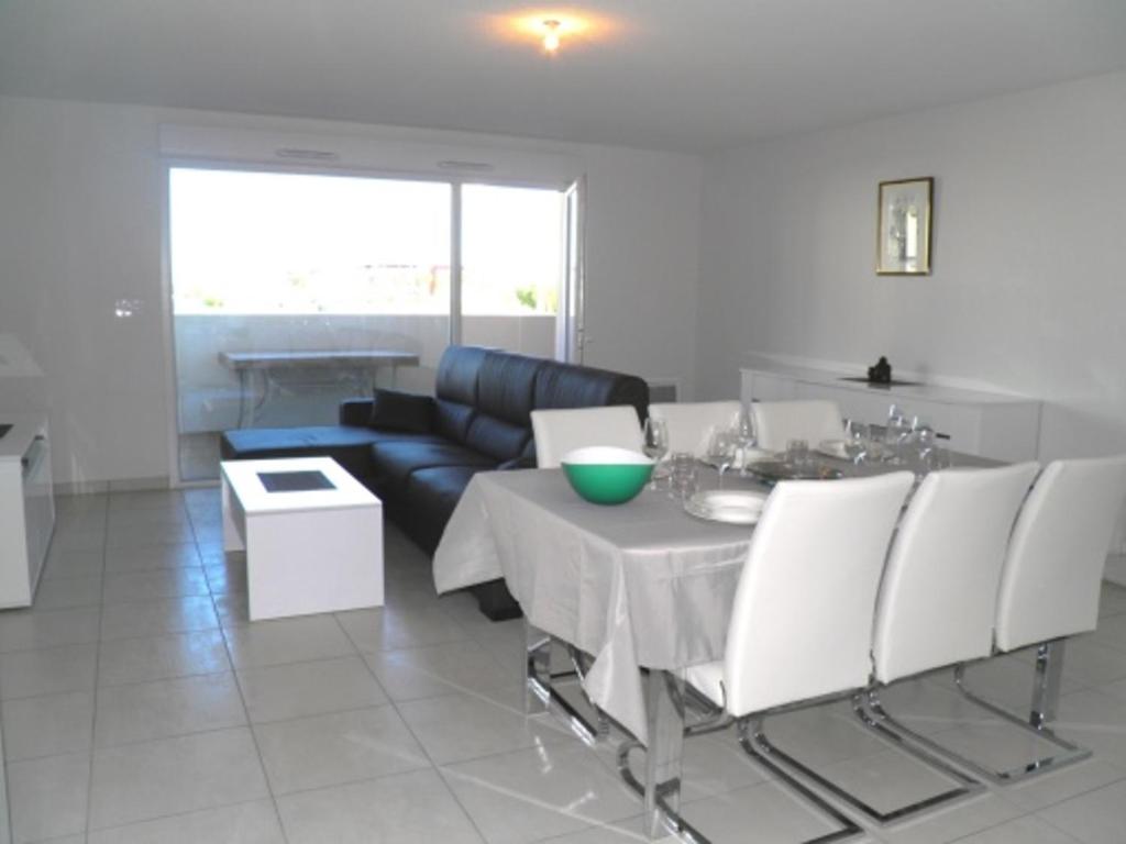 Posedenie v ubytovaní Ravissant T3 neuf, proche plages, parking souterrain, classé 3 étoiles - FR-1-338-456