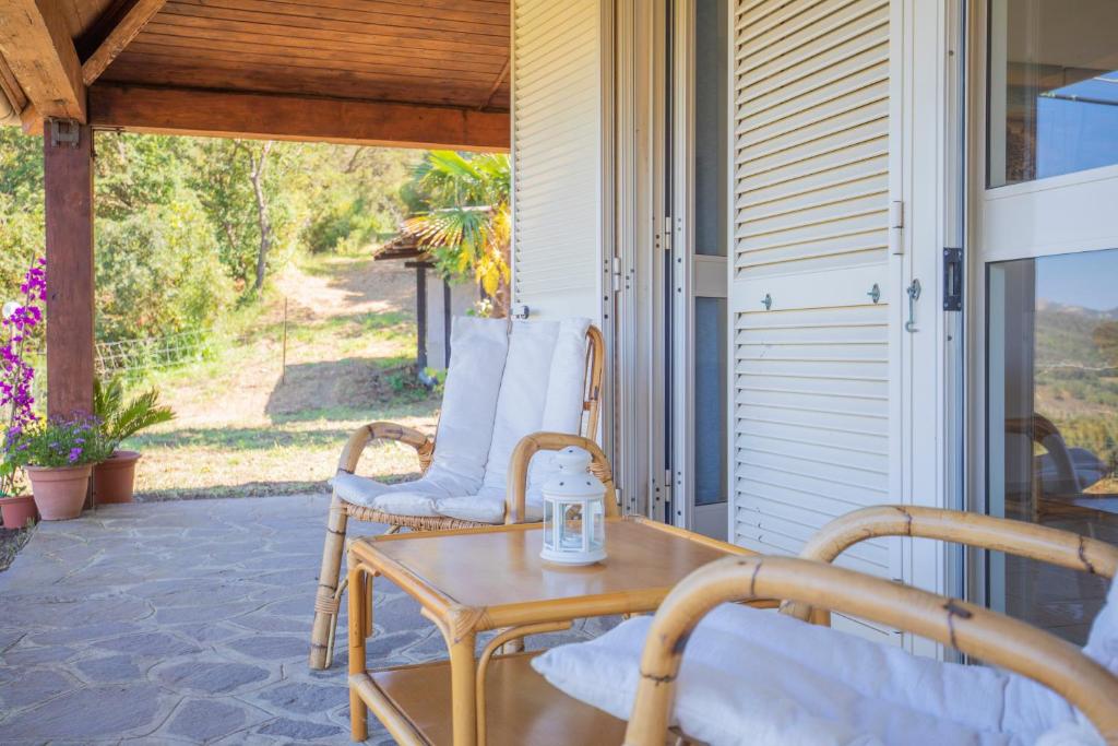 A balcony or terrace at Villetta Azzurra, un incanto vista mare