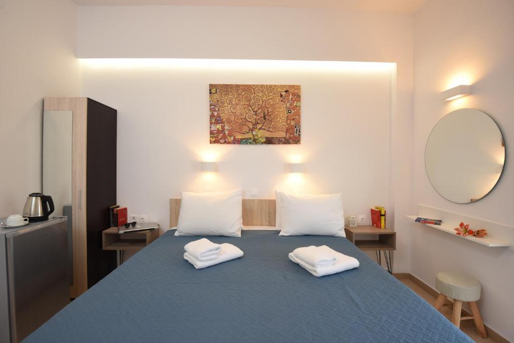 Postel nebo postele na pokoji v ubytování Afroditi Hotel