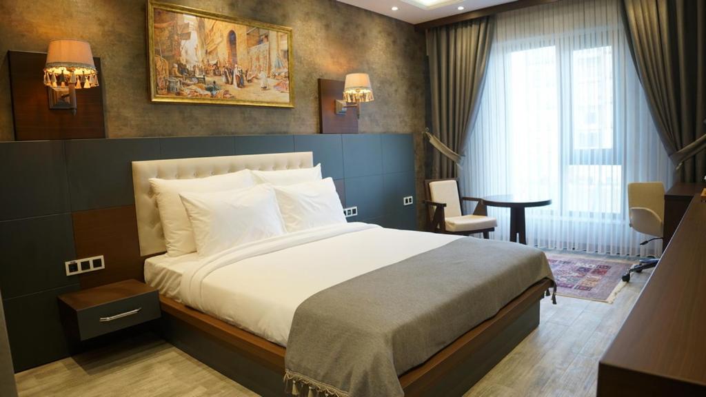 Postel nebo postele na pokoji v ubytování Kahra Otel
