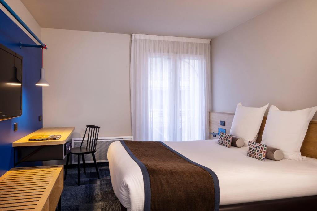 Postel nebo postele na pokoji v ubytování Hotel Le Bugatti