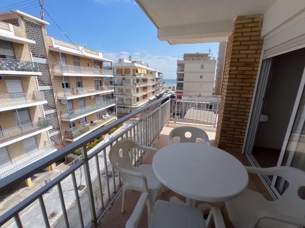 Booking.com: Apartamento Baleares I Solo Familias , Playa de ...