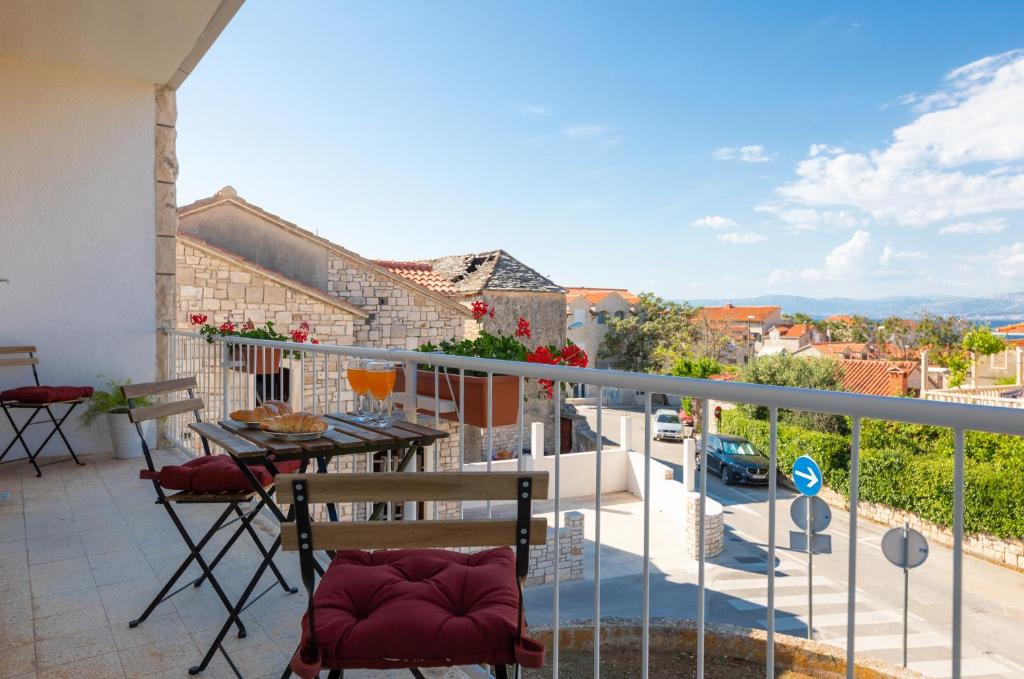 Balkón alebo terasa v ubytovaní Apartment Nona - Center, 150 meters from the beach