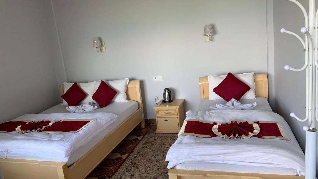 Llit o llits en una habitació de Hotel Pristine Himalaya