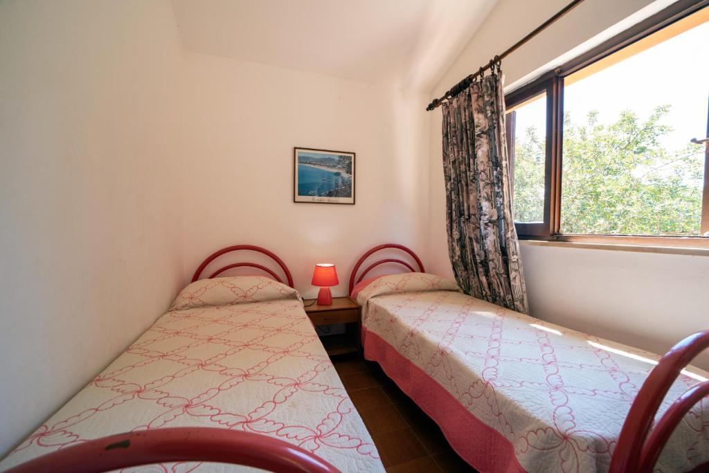 A bed or beds in a room at Appartamento Laura