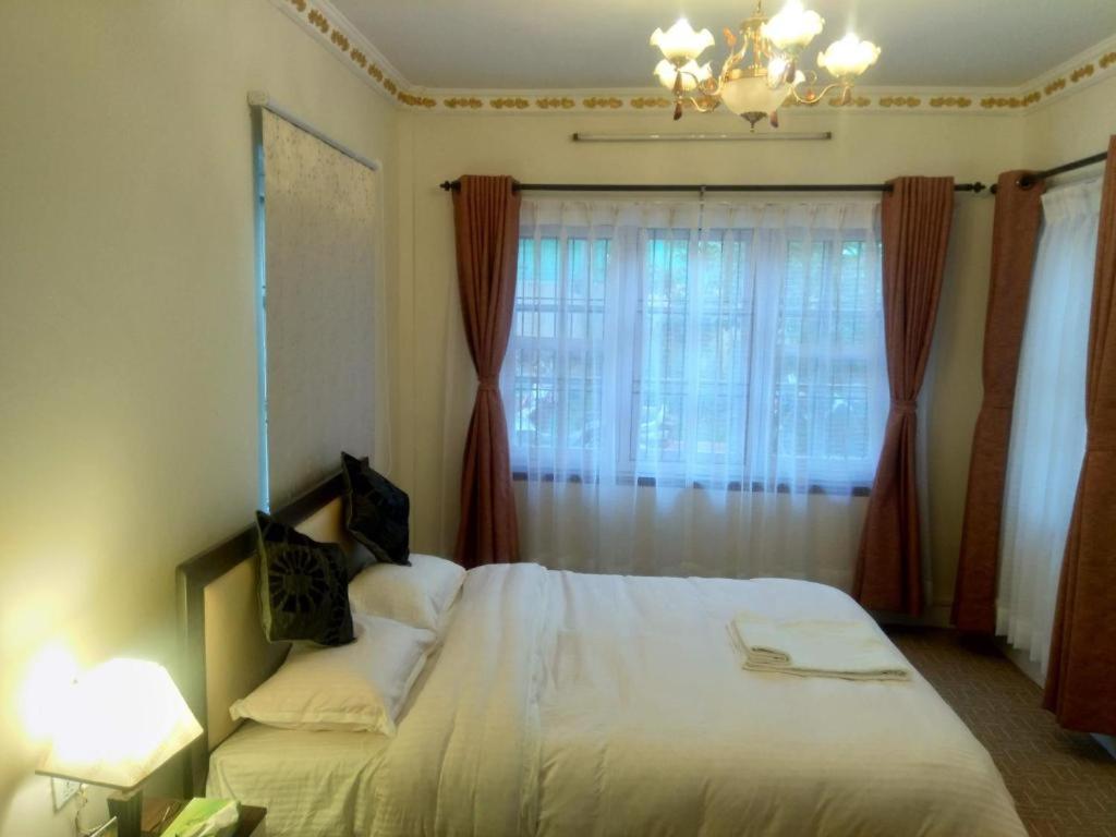 Postel nebo postele na pokoji v ubytování Hidden Leaf Bed & Breakfast