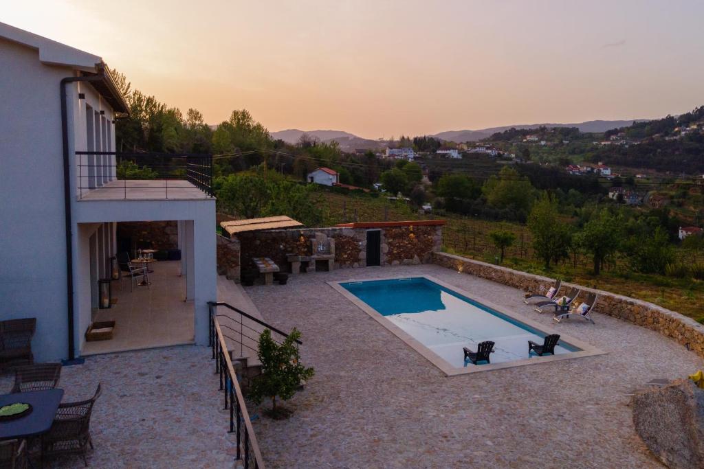 Bazén v ubytování Quinta De Fundevila -quinta privada nebo v jeho okolí