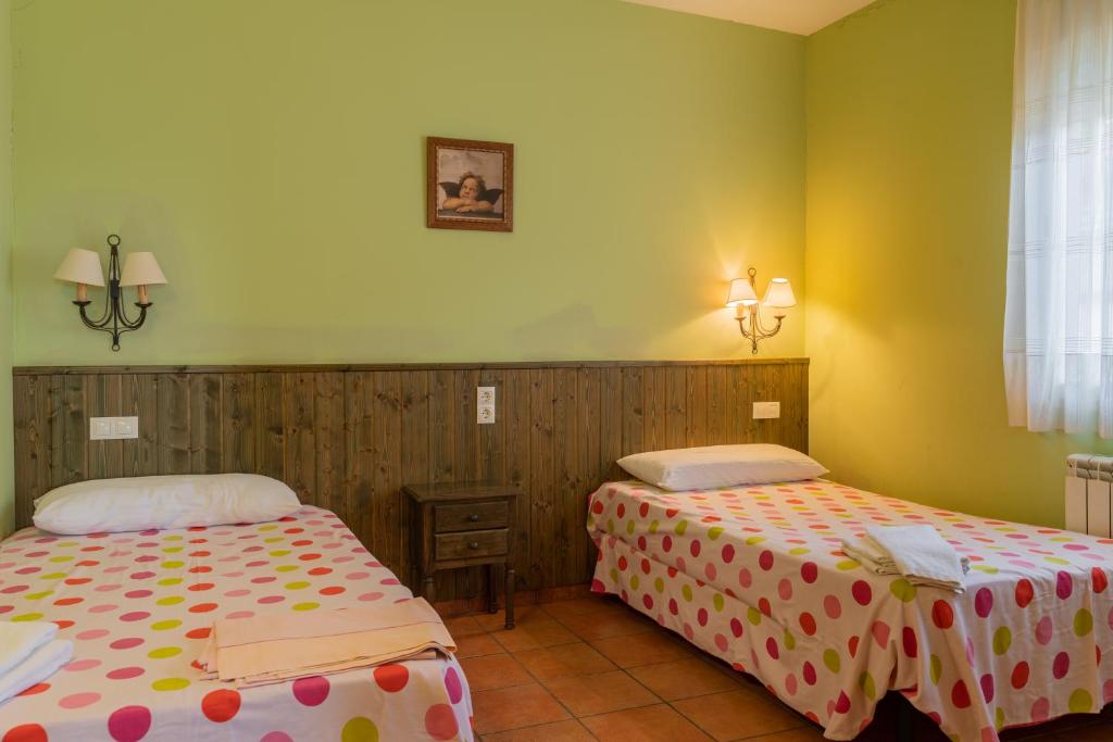 Posteľ alebo postele v izbe v ubytovaní Apartamentos rurales Casas de Haches
