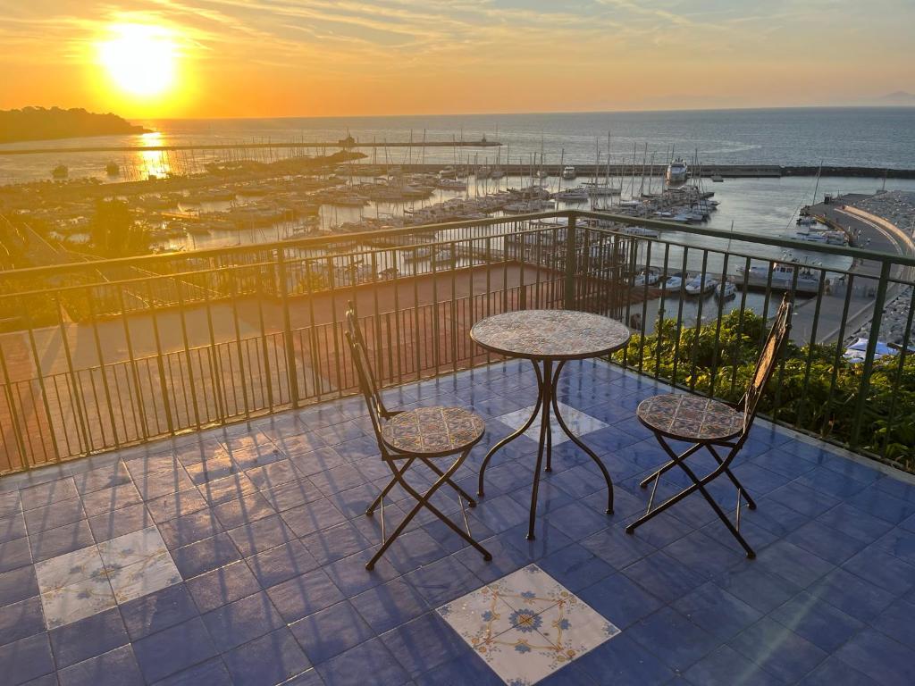 Rõdu või terrass majutusasutuses Punta Lingua Relais - Room 2 Sunset Terrace