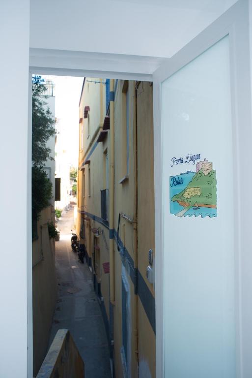 Fotografie z fotogalerie ubytování Punta Lingua Relais - Room 3 Port View v destinaci Procida