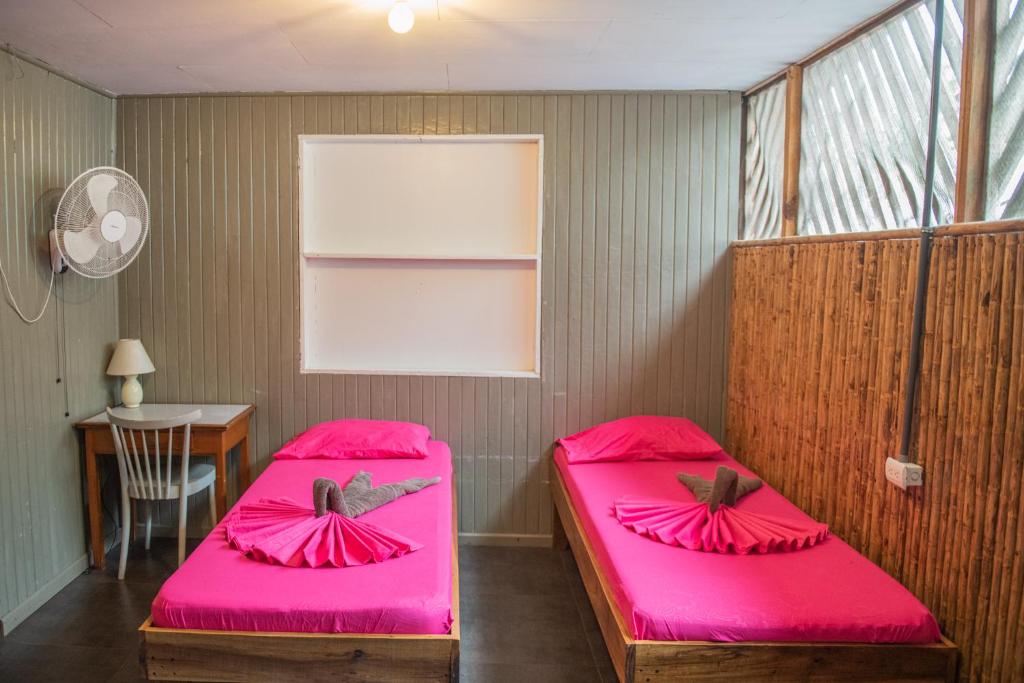 Postel nebo postele na pokoji v ubytování Roots Family