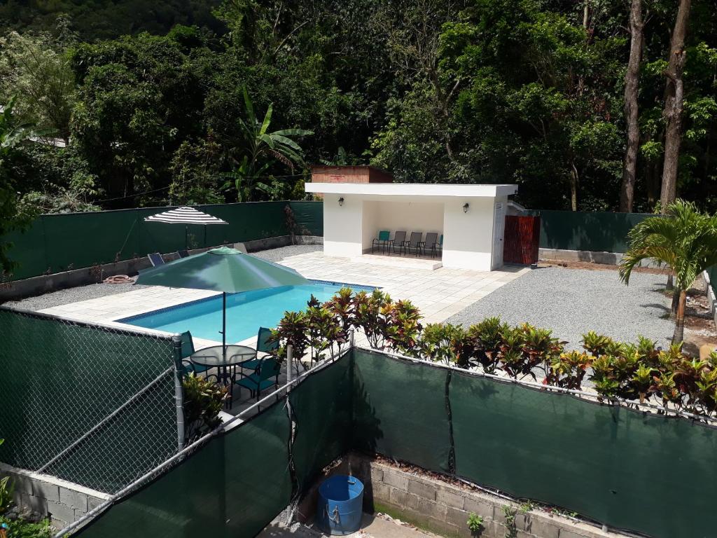 Bazén v ubytování Amazon Villas nebo v jeho okolí