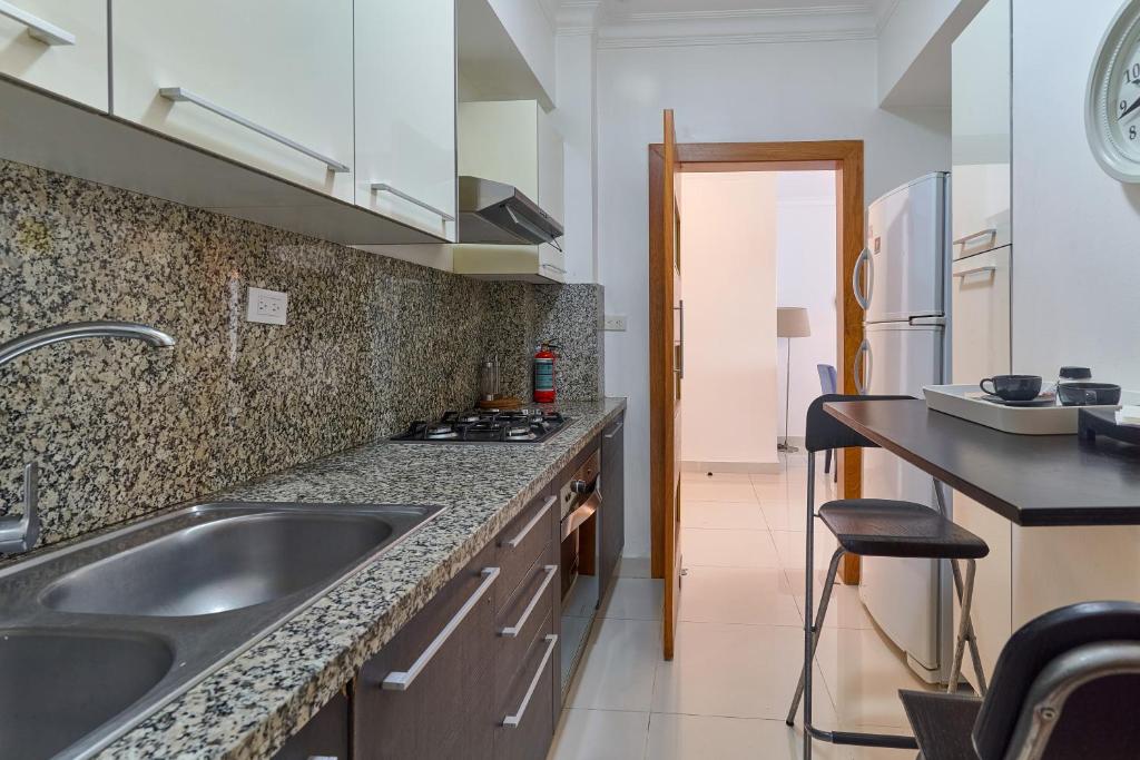 Kuchyň nebo kuchyňský kout v ubytování Apartamento en zona privilegiada de Santo Domingo RD