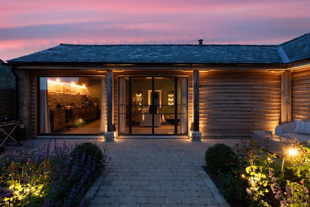 Cambridge Country Cottages - 