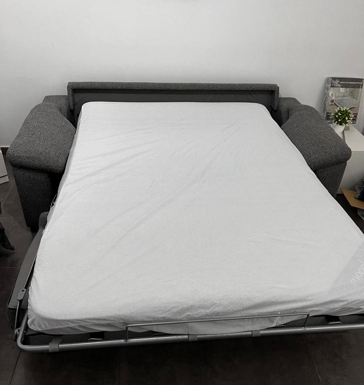 A bed or beds in a room at Seafront Playa del Cura apartment