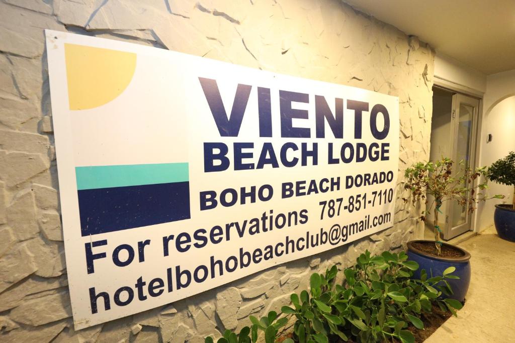 a sign for a beach lodge on a wall at Viento Beach Lodge in Dorado