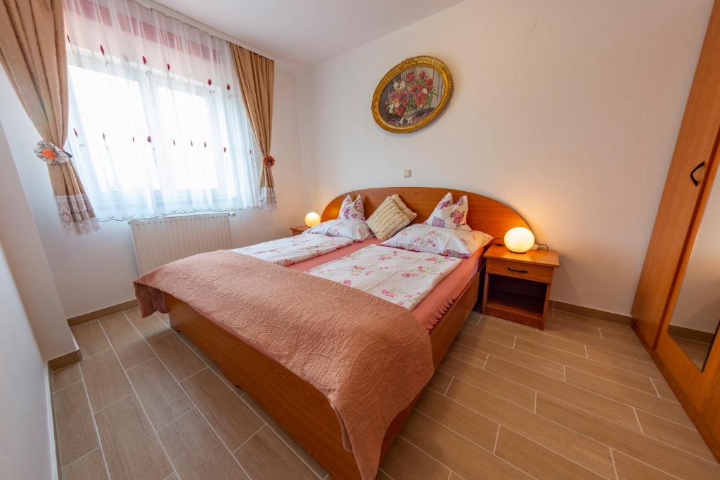 Postel nebo postele na pokoji v ubytování Apartments Anita