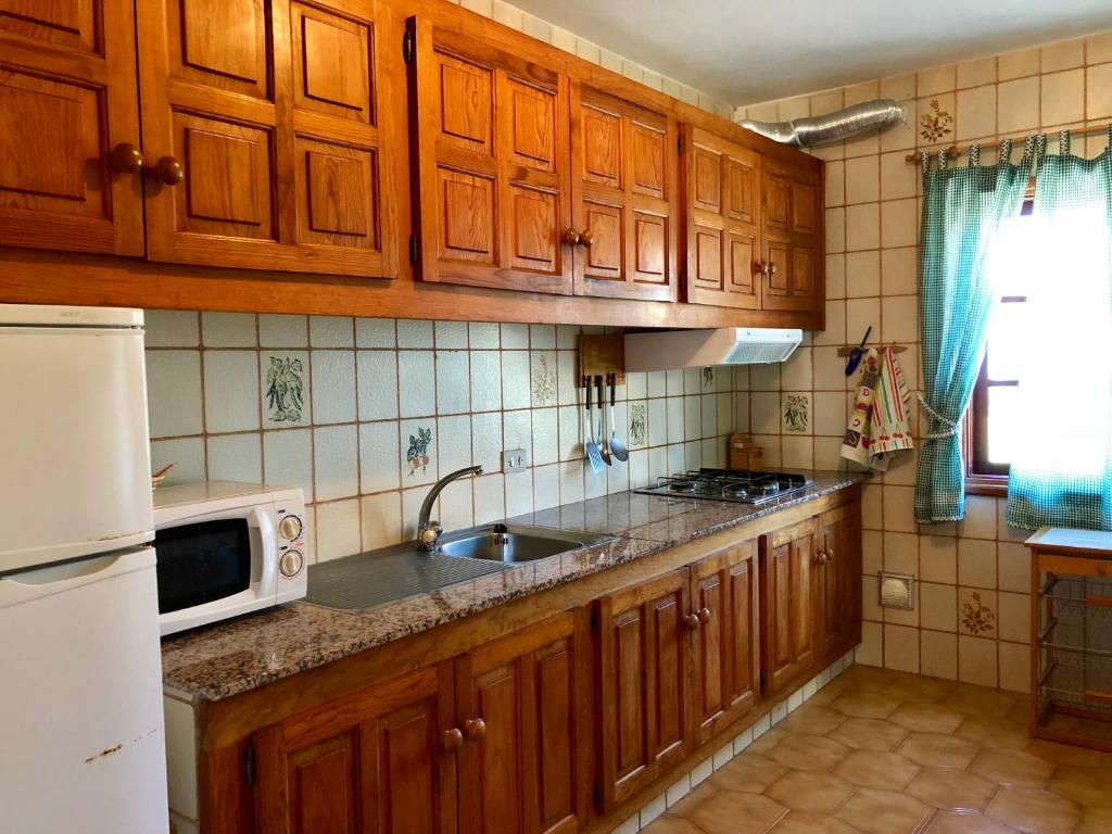 Kuchyň nebo kuchyňský kout v ubytování Vv. Casa La Fuente II