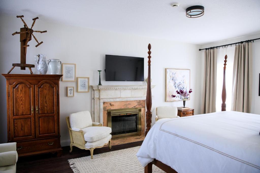 Inn of Chagrin - Room King Superior