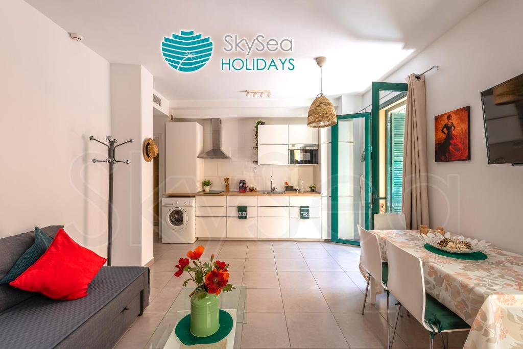 A kitchen or kitchenette at SkySea Holidays CITY CENTER SUITES