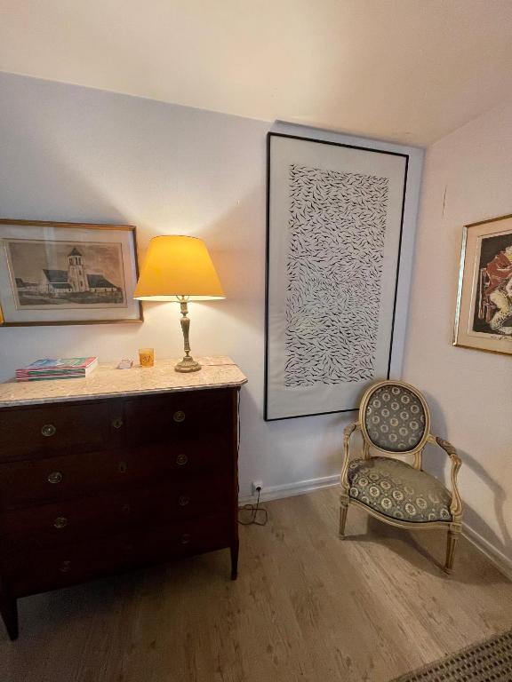 Fotografia z galérie ubytovania Grand T2 Plein centre historique avec ascenseur v destinácii Saint-Jean-de-Luz