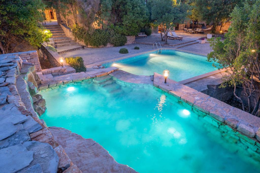 an overhead view of a swimming pool with blue water at Nono Ban Hotel & Villa in Gornji Humac