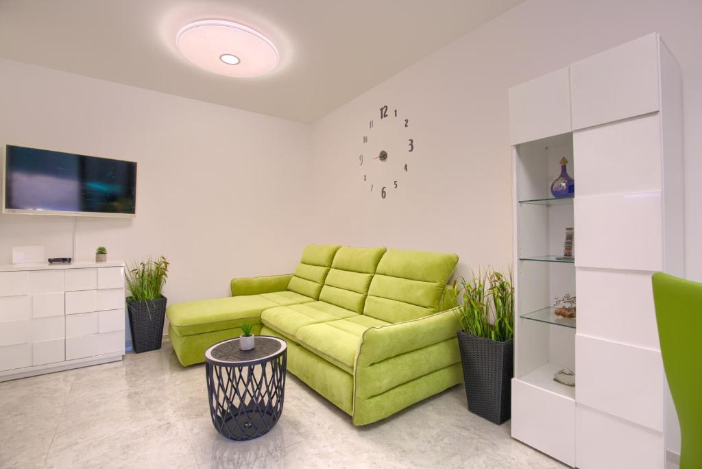 Fotografia z galérie ubytovania Beach Apartment with large terrace 50m from the beach v destinácii Pješčana Uvala