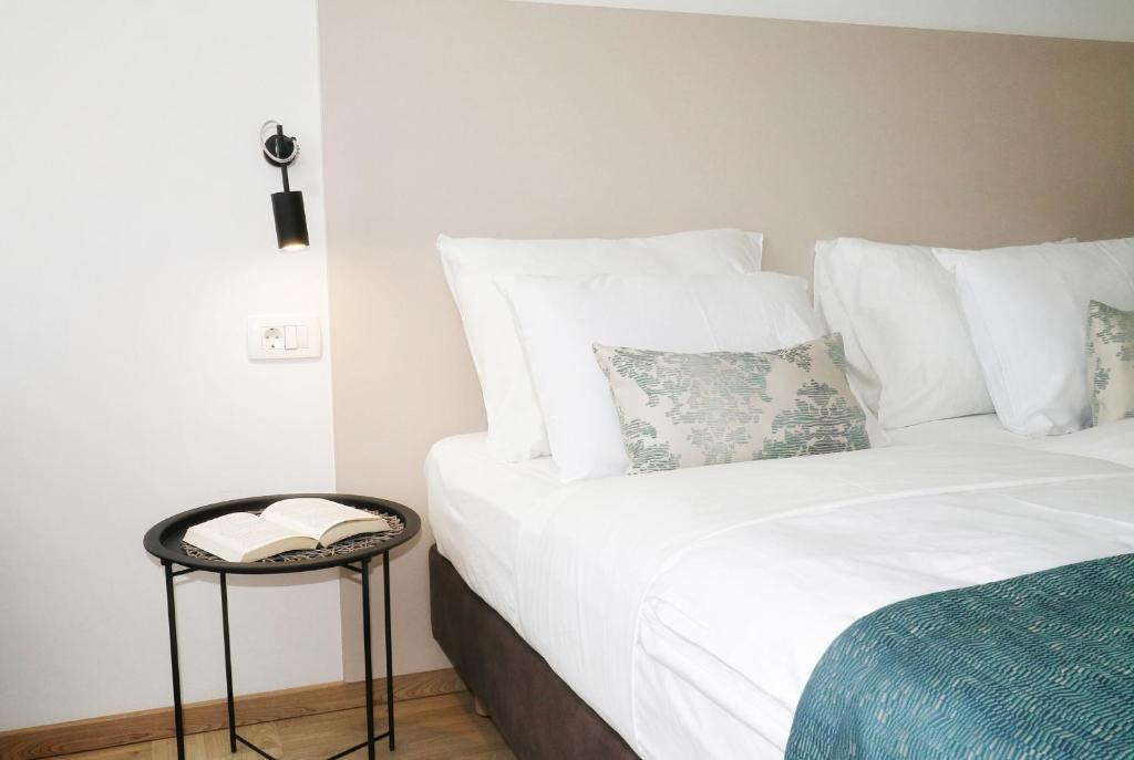 Postel nebo postele na pokoji v ubytování Luxury Villa Magico
