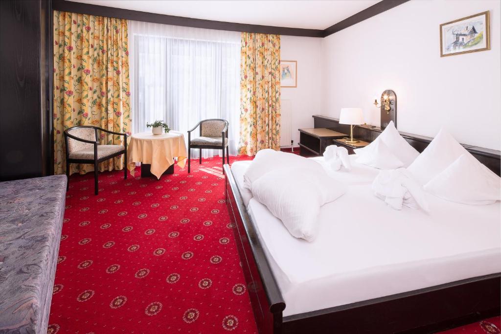 Posteľ alebo postele v izbe v ubytovaní Hotel Neue Burg
