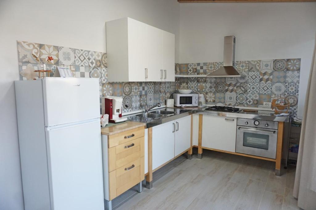 Kuchyň nebo kuchyňský kout v ubytování Holiday House Villa AleGiù Marzamemi