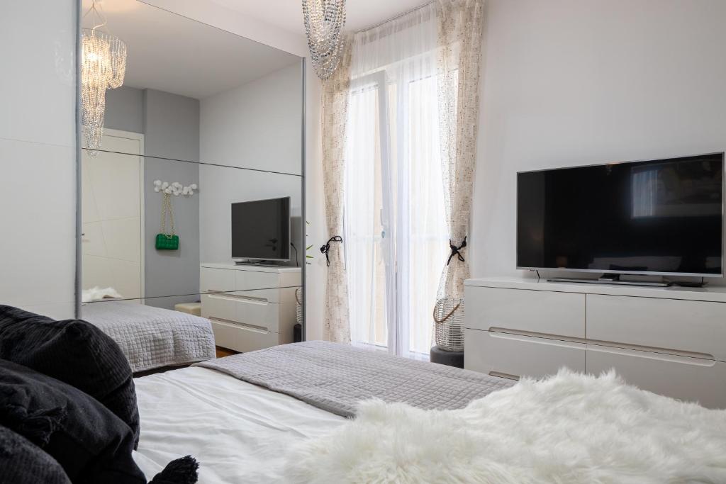 Televízia a/alebo spoločenská miestnosť v ubytovaní Apartment Amour Luxe