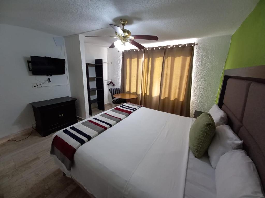 Cama o camas de una habitación en Nirvana Hotel - Cancun Hotel Zone
