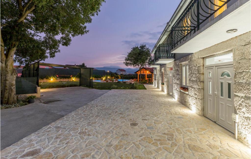 Gallery image of Awesome Home In Vinjani Donji With 5 Bedrooms, Wifi And Outdoor Swimming Pool in Bilopavlovići