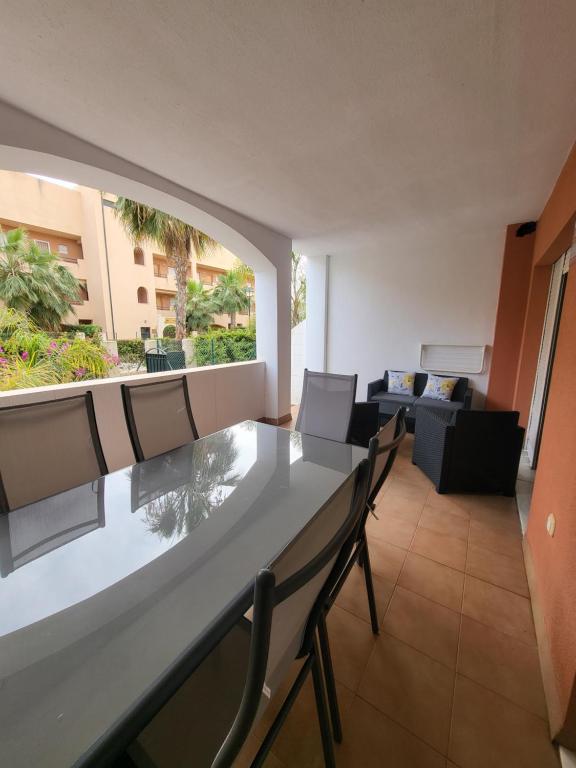 Fotografia z galérie ubytovania Bajo precioso en primera línea de Vera-Playa con piscina privada y terraza! v destinácii Vera