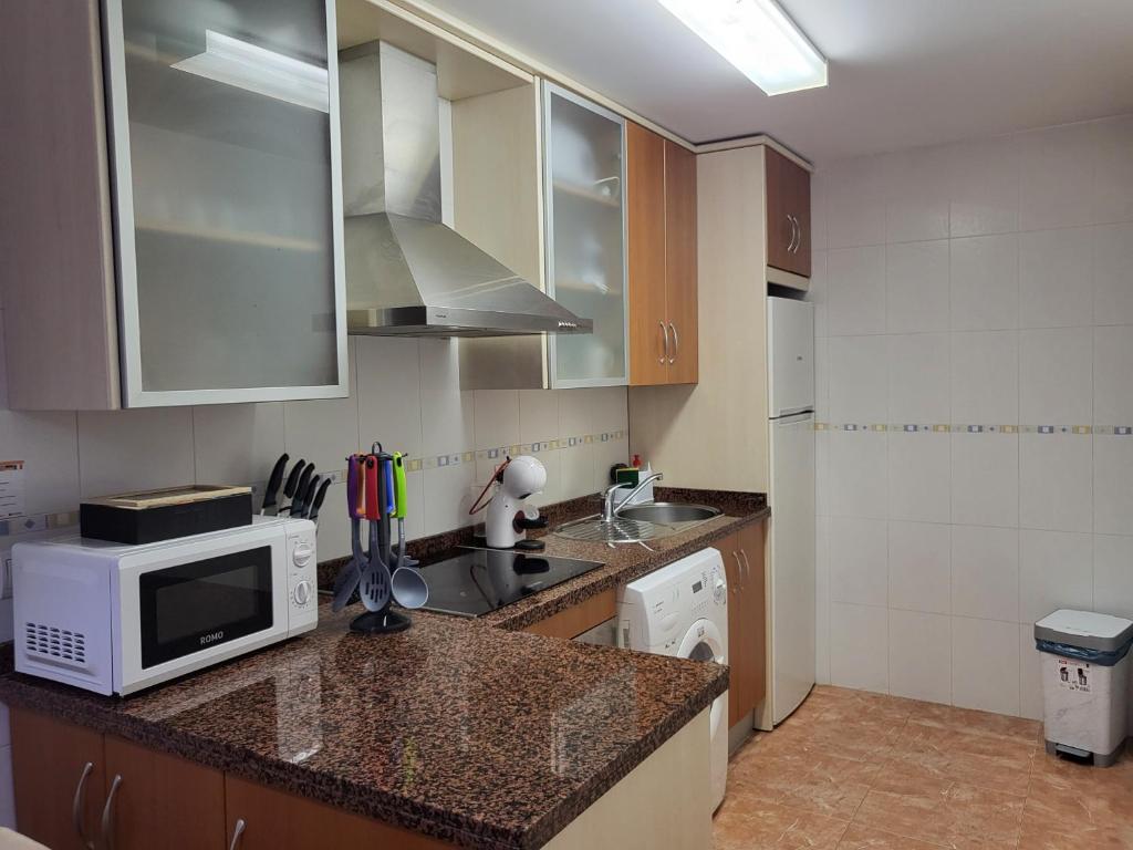 Fotografia z galérie ubytovania Bajo precioso en primera línea de Vera-Playa con piscina privada y terraza! v destinácii Vera