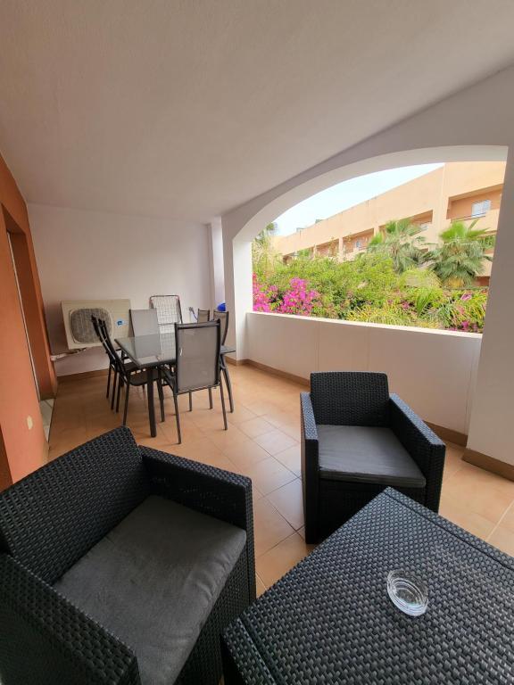 Fotografia z galérie ubytovania Bajo precioso en primera línea de Vera-Playa con piscina privada y terraza! v destinácii Vera