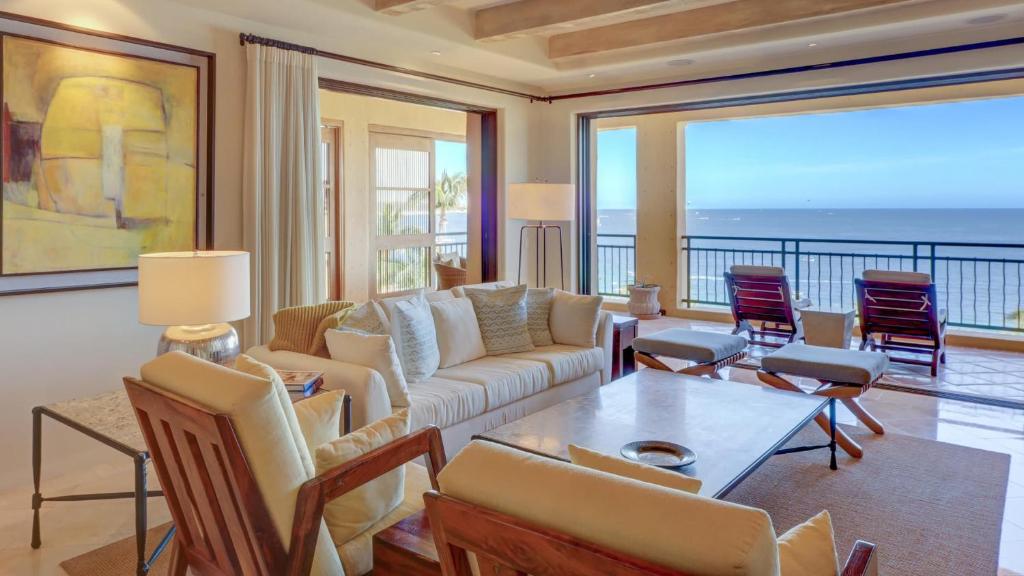 Hacienda Ultimate Beach Front Luxury! 3 Bed 3 Bath Gorgeous, Contemporary Design!