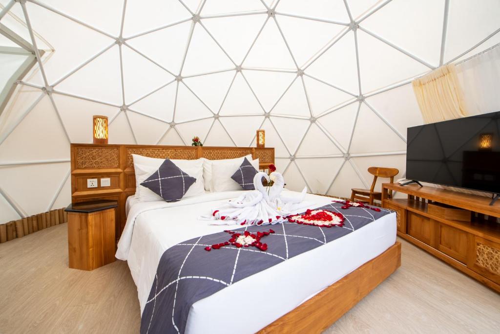 Postel nebo postele na pokoji v ubytování Triyana Resort and Glamping