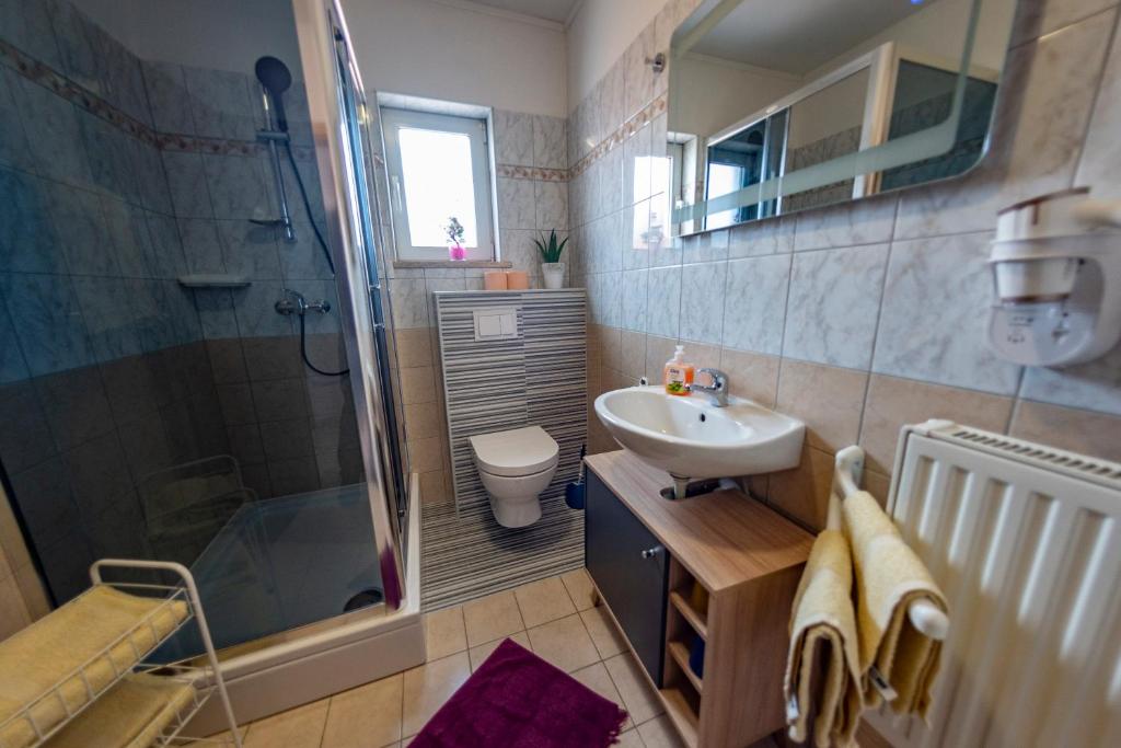 Koupelna v ubytování Apartments Anita