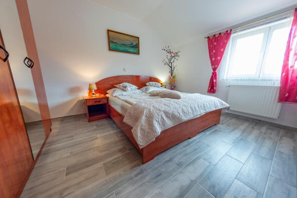 Postel nebo postele na pokoji v ubytování Apartments Anita