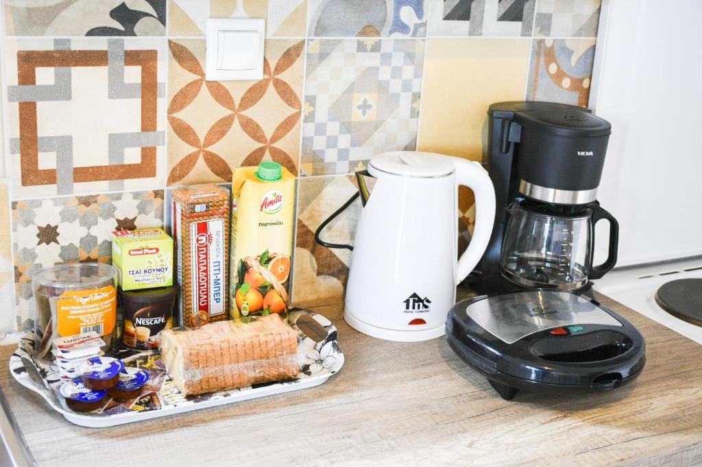 Příslušenství pro přípravu čaje a kávy v ubytování Apartment Nektarios
