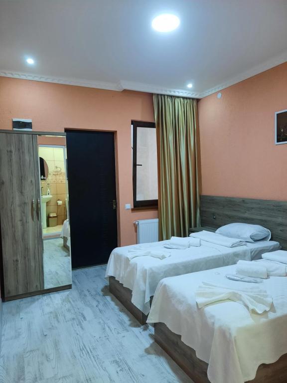 Llit o llits en una habitació de Inaisi Hotel