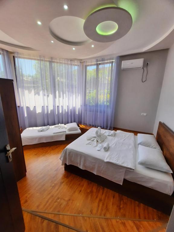 Llit o llits en una habitació de Inaisi Hotel