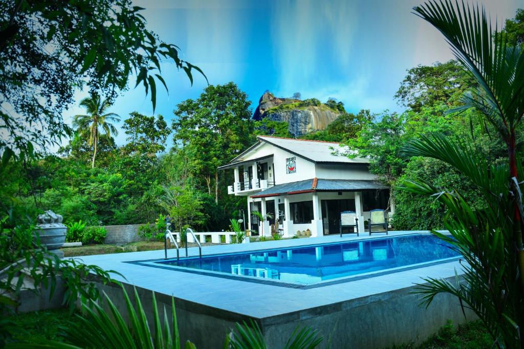 Bazén v ubytování Hotel Sigiriya Kele nebo v jeho okolí
