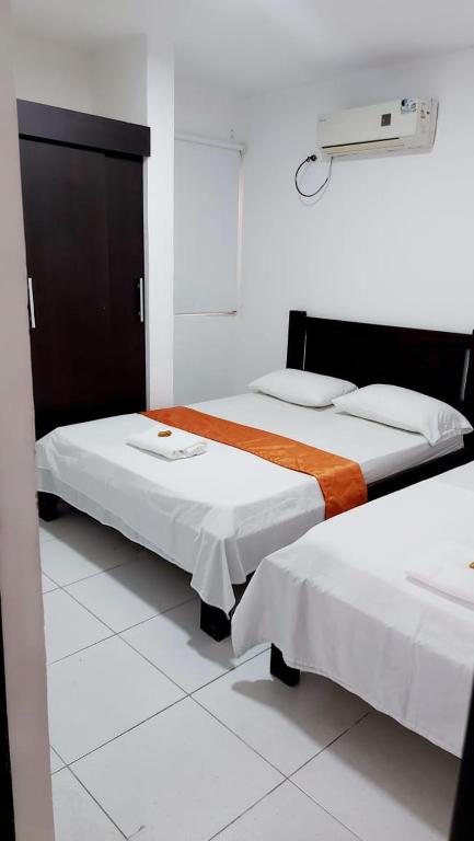Postel nebo postele na pokoji v ubytování Aparta Hotel El Cacique Upar