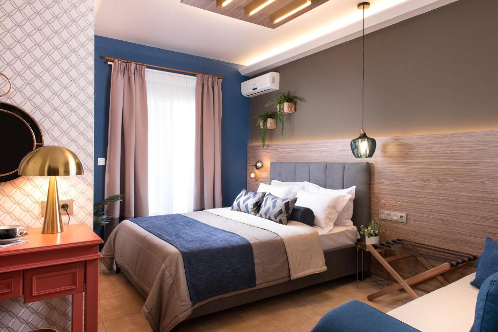 Postel nebo postele na pokoji v ubytování ELLE Rooms & Suites