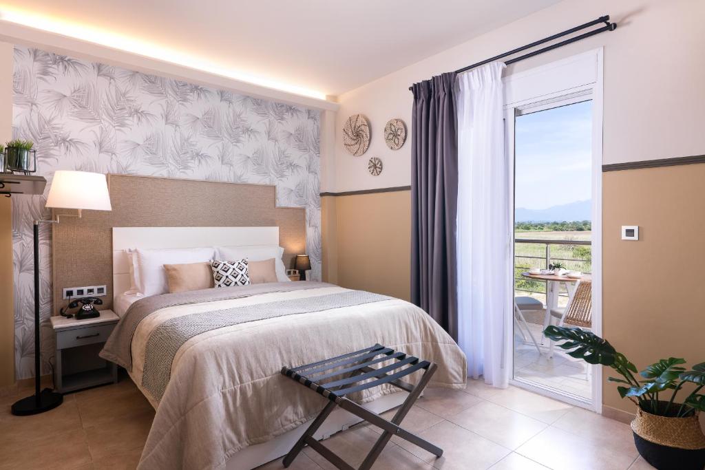 Postel nebo postele na pokoji v ubytování ELLE Rooms & Suites