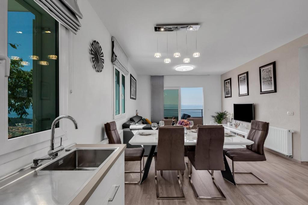 TV a/nebo společenská místnost v ubytování Apartment Apricus