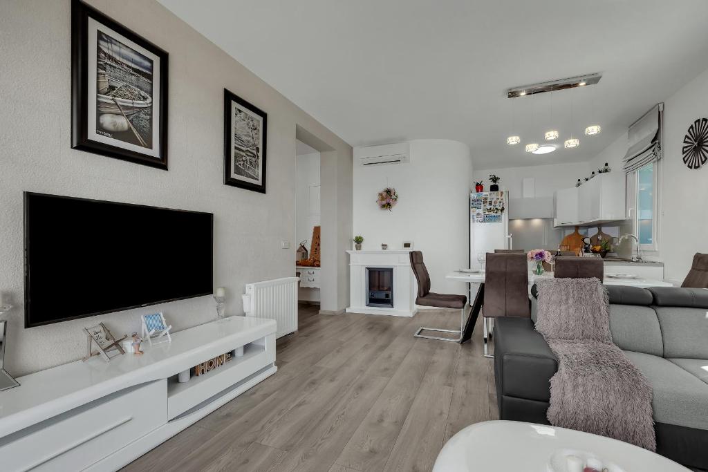 TV a/nebo společenská místnost v ubytování Apartment Apricus