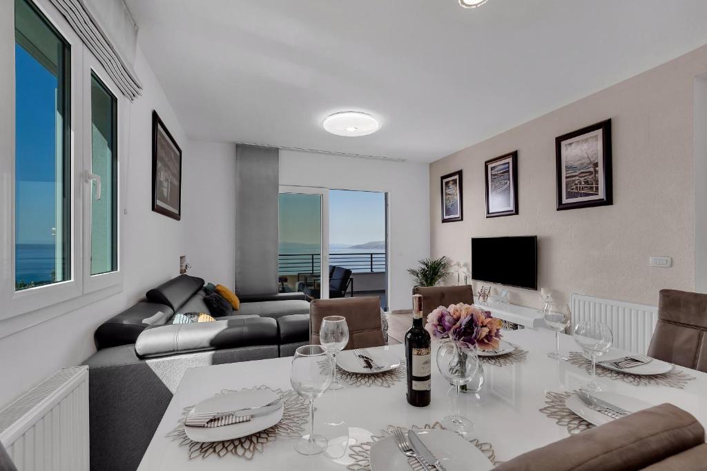 TV a/nebo společenská místnost v ubytování Apartment Apricus